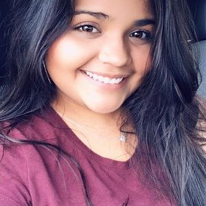 Meet your Posher, Esmeralda